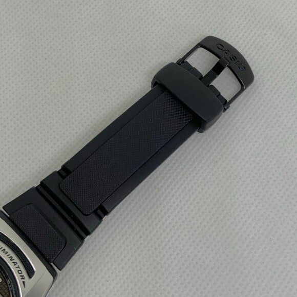 Casio Illuminator Watch 40mm Black silver tone Digital 3237 W-213 50MWR running - Picture 5 of 9